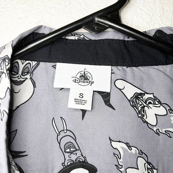 Disney Parks Villains Gray Woven Button Down Men's Shirt NWT - Picture 6 of 7